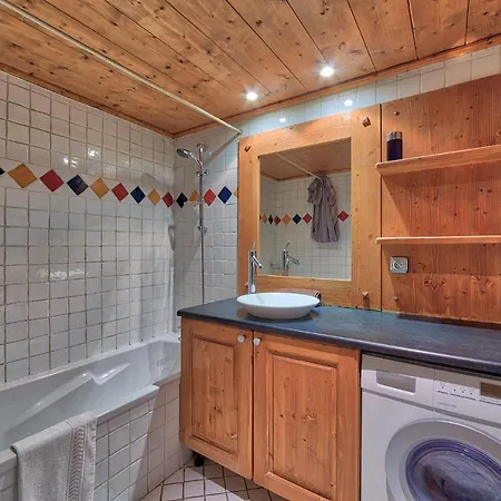 Burgundy: Vallet Apartment Chamonix