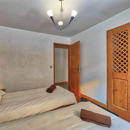 Burgundy: Vallet Apartment *