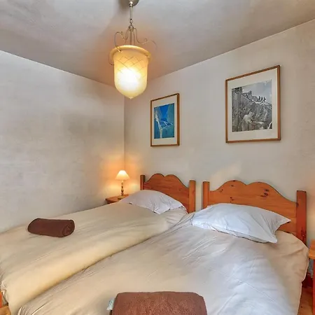 Burgundy: Vallet Apartment *